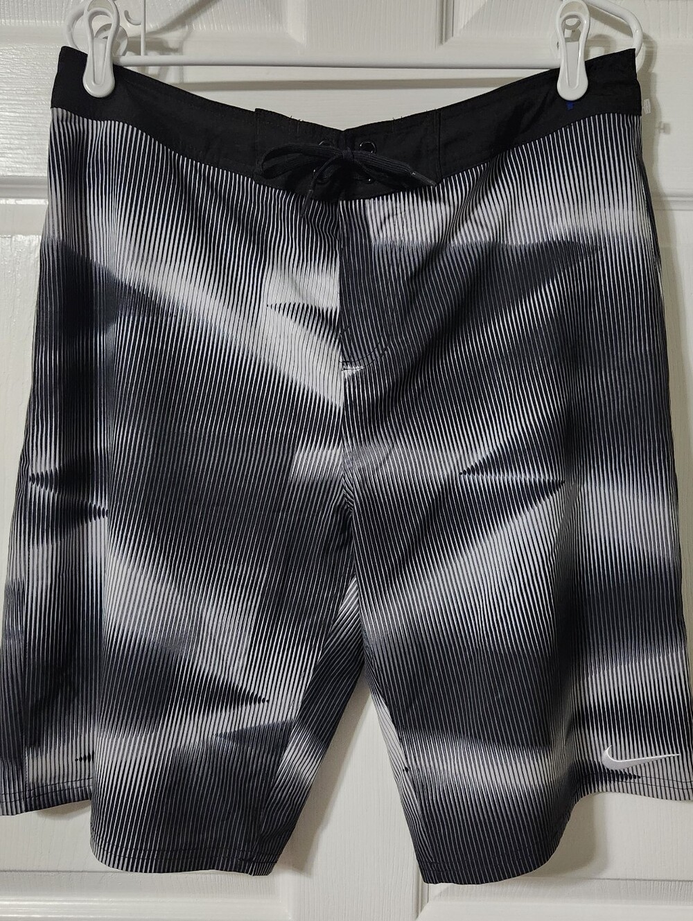 Nike Men’s Black & White Striped Gradient Swim Board Shorts, Size 34, NWT